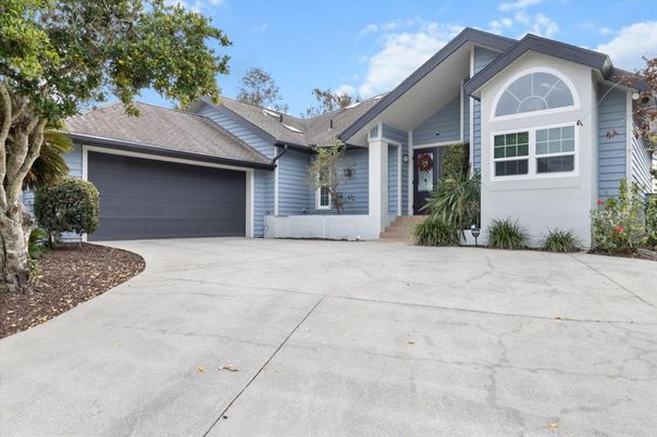 Attached, Exterior, Facade, Ranch