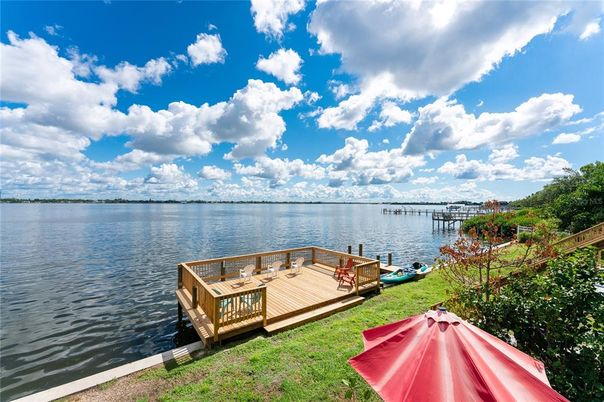 Exterior, Lake