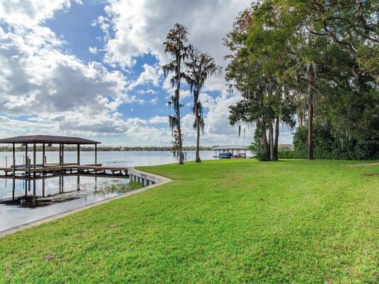 Exterior, Lake