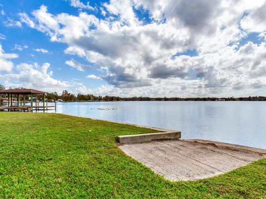 Exterior, Lake