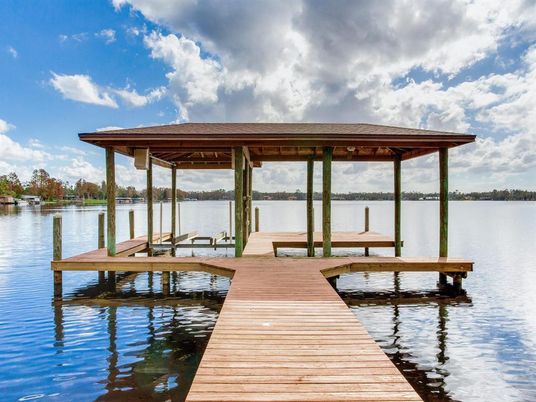 Exterior, Lake