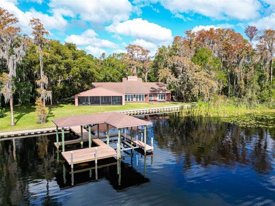 Exterior, Lake