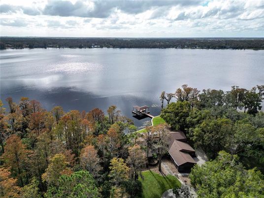 Exterior, Lake