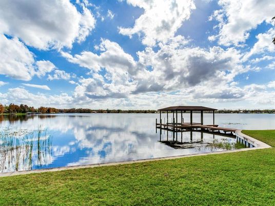 Exterior, Lake