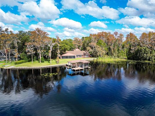 Exterior, Lake