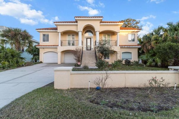 Attached, Exterior, Facade, Mediterranean