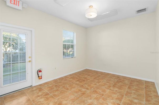 Empty room, Interior