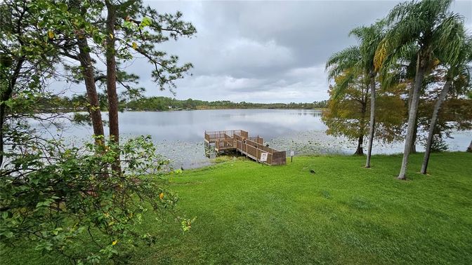 Exterior, Lake
