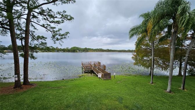 Exterior, Lake