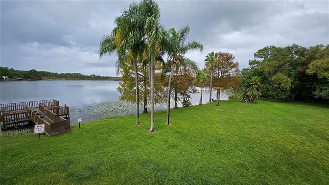 Exterior, Lake
