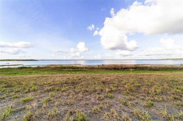 Exterior, Lake