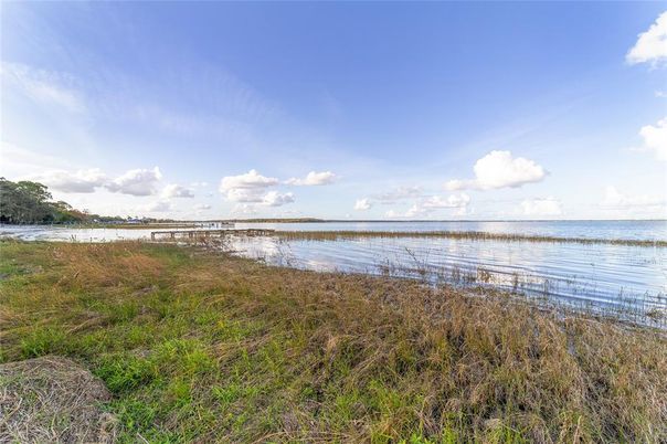 Exterior, Lake