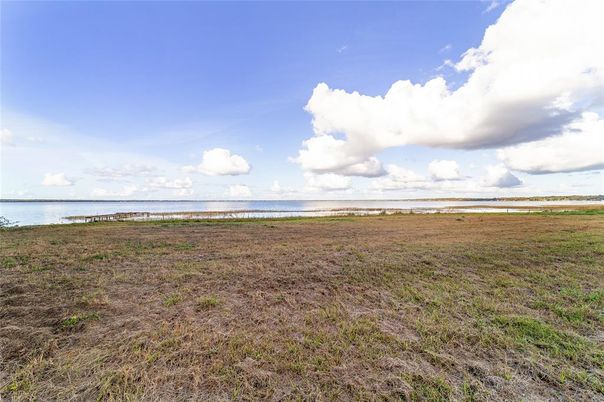 Exterior, Lake