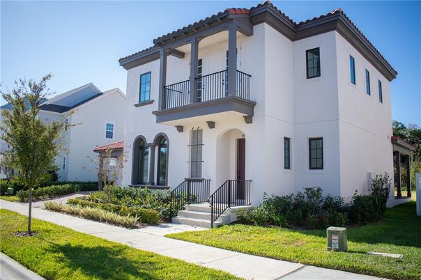 Exterior, Facade, Mediterranean