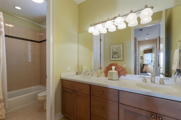 Bathroom, Dual Sink Vanities, Interior, Recessed Lighting