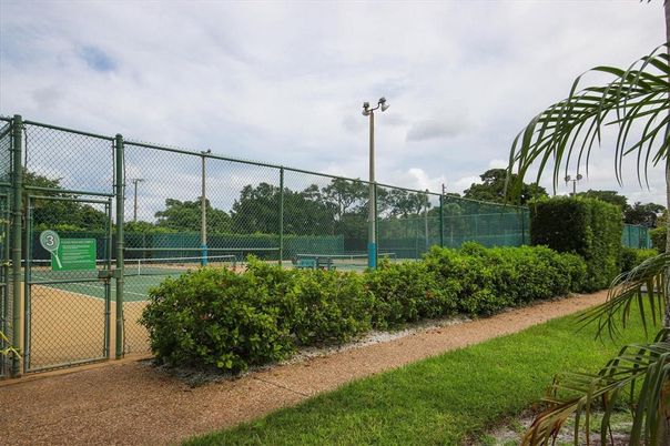 Exterior, Tennis Courts