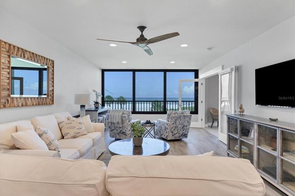 Interior, Living room, Recessed Lighting, Water, Wood Texture Flooring