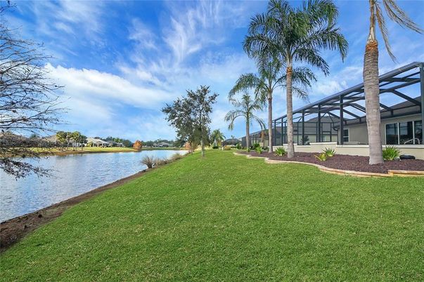 Exterior, Lake