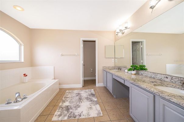 Bathroom, Dual Sink Vanities, Interior, Recessed Lighting