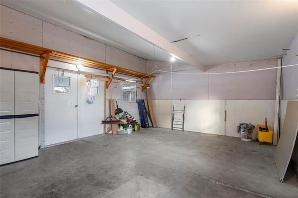 Garage, Interior