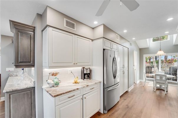 Dining room, Interior, Kitchen, Pendant Lights, Recessed Lighting, Wood Texture Flooring
