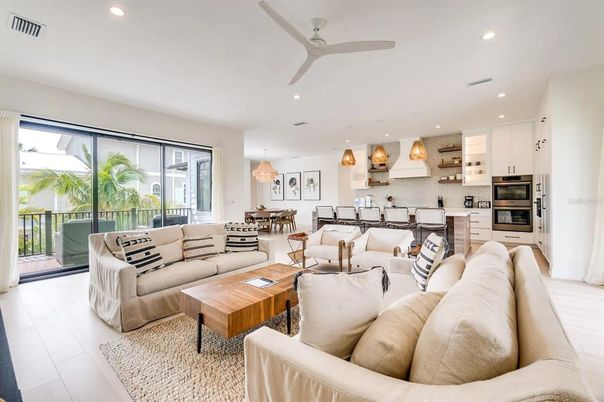 Dining room, Interior, Kitchen, Living room, Pendant Lights, Recessed Lighting, Stainless Steel Appliances