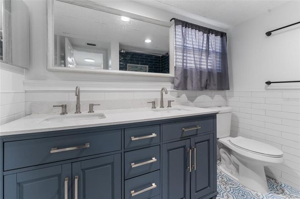 Bathroom, Dual Sink Vanities, Interior, Recessed Lighting