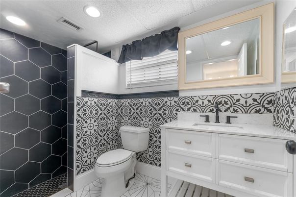 Bathroom, Interior, Marble, Recessed Lighting