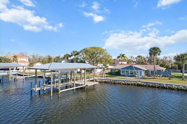 Exterior, Lake