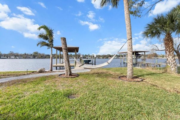 Exterior, Lake