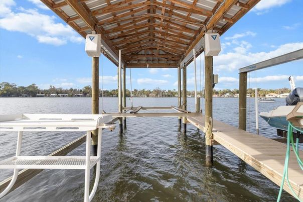 Exterior, Lake