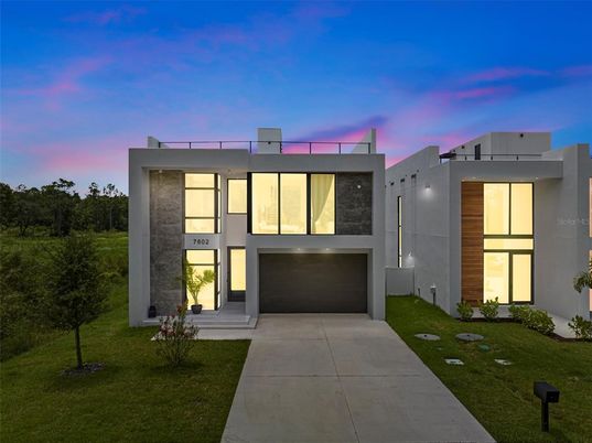 Attached, Backyard, Exterior, Facade, Modern