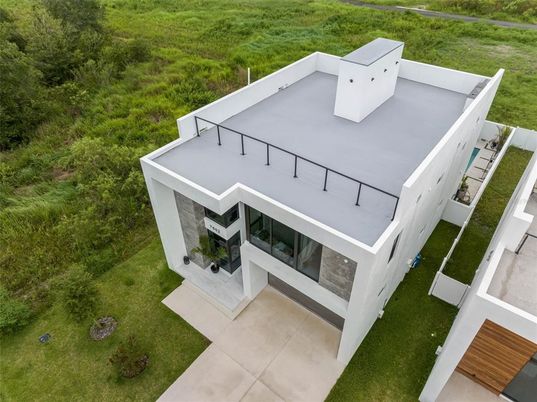 Exterior, Drone