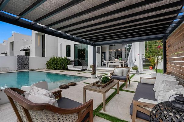Exterior, Pool