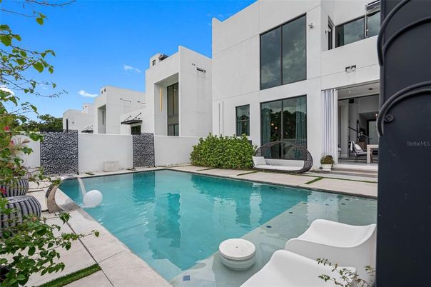 Exterior, Pool