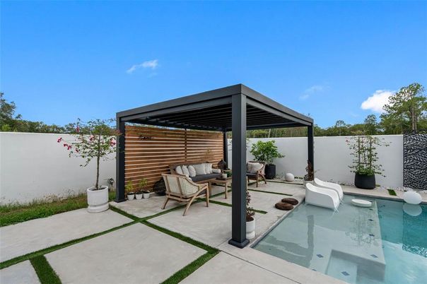 Exterior, Pool