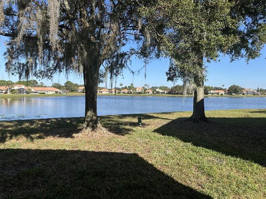 Exterior, Lake