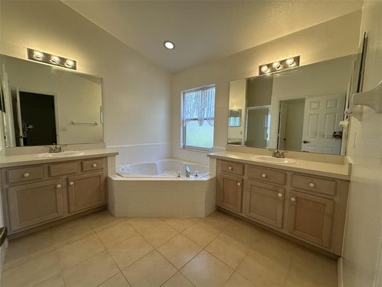 Bathroom, Dual Sink Vanities, Interior, Recessed Lighting