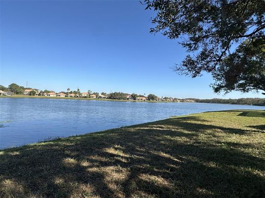 Exterior, Lake