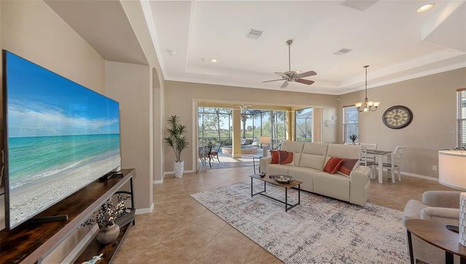 Chandelier, Dining room, Interior, Living room, Pendant Lights, Recessed Lighting, Water