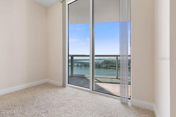 Empty room, Interior, Water