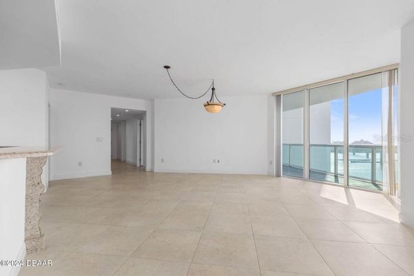 Empty room, Interior, Pendant Lights, Water