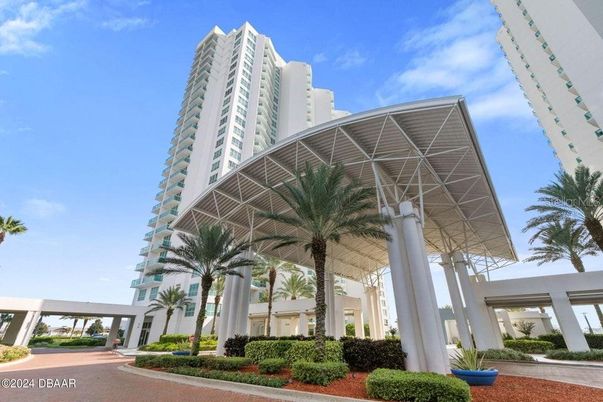 Exterior, Facade, Condo Building