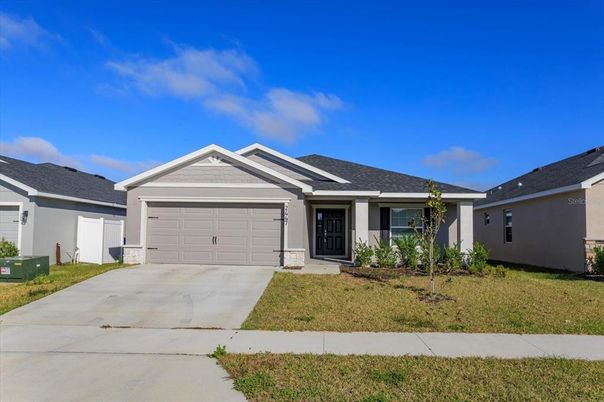 Attached, Exterior, Facade, Ranch