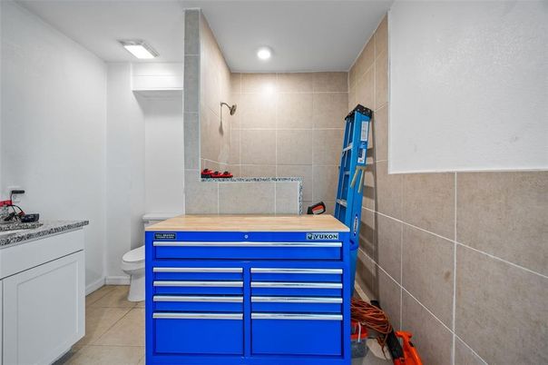 Bathroom, Interior, Recessed Lighting