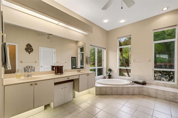 Bathroom, Dual Sink Vanities, Interior, Recessed Lighting