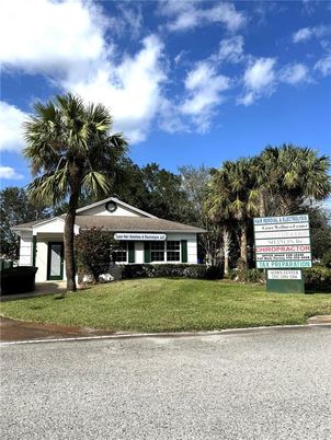 Exterior, Facade, Ranch