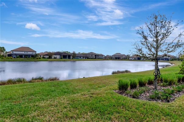 Exterior, Lake