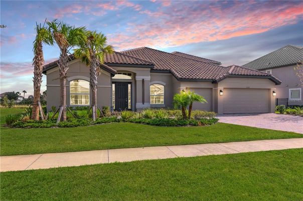 Attached, Exterior, Facade, Mediterranean