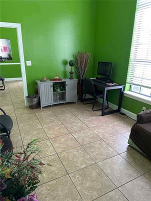 Home Office, Interior